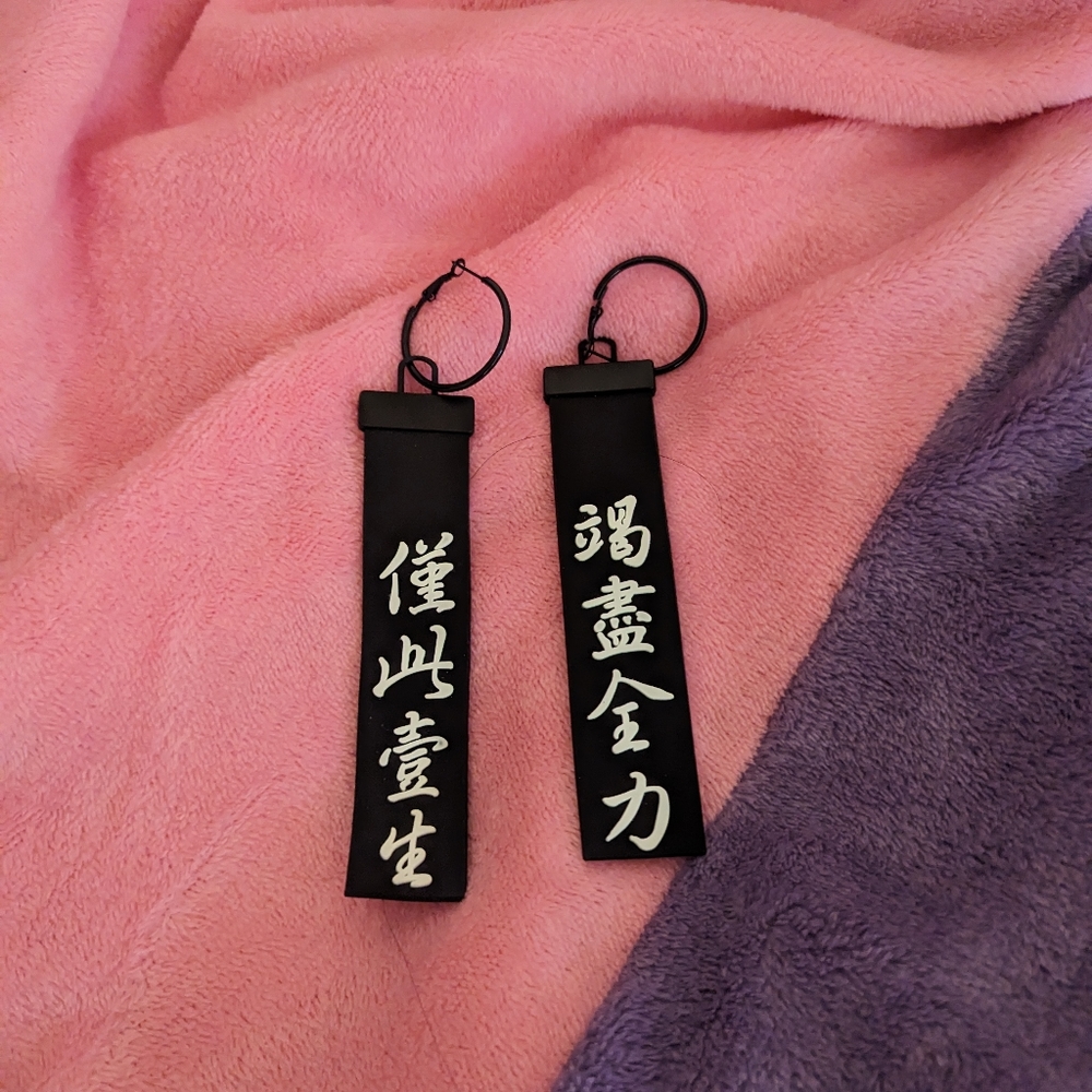 Women's earrings